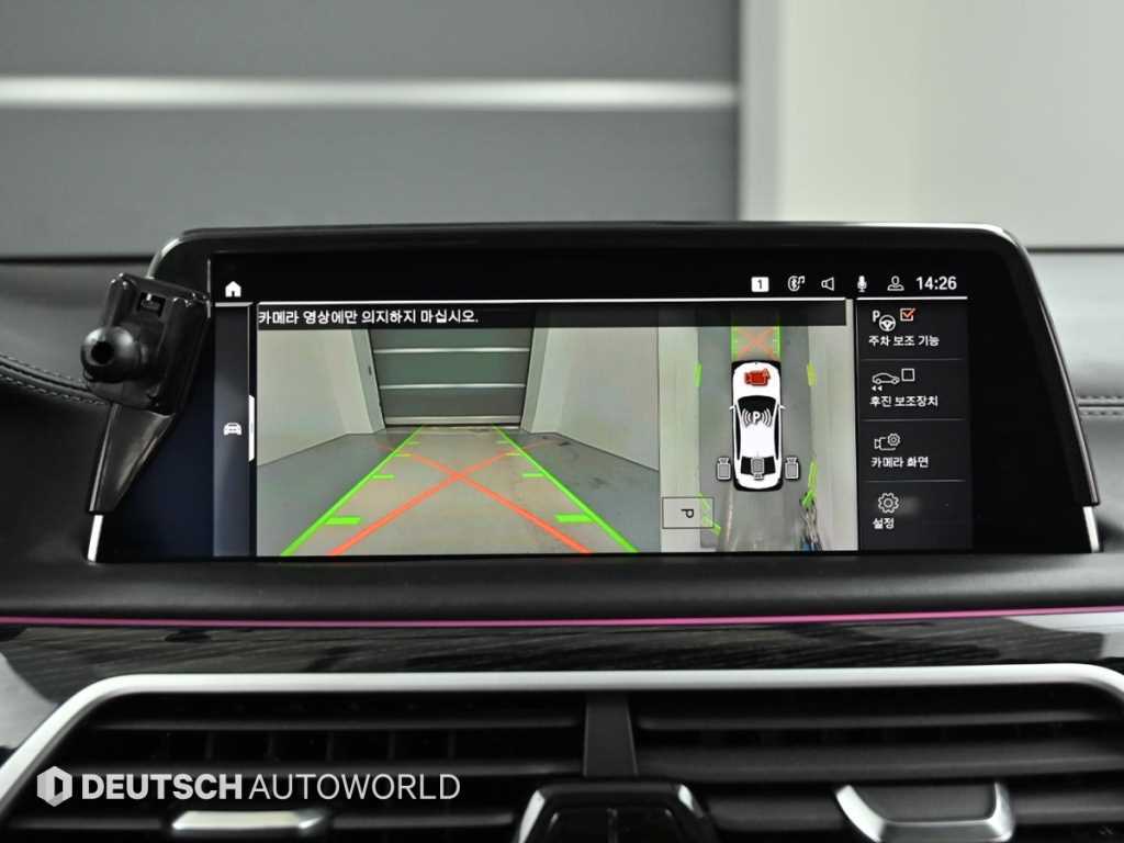 BMW 7-Series — photo 15
