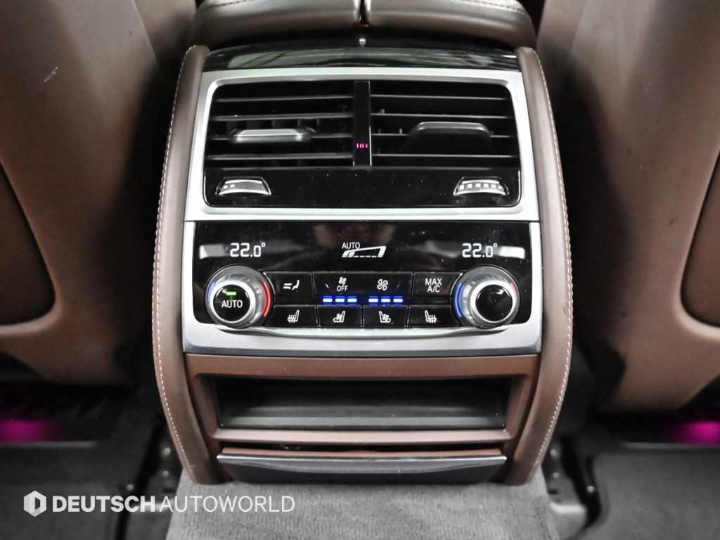 BMW 7-Series — photo 16