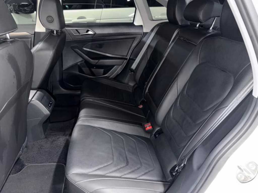 Volkswagen Jetta — photo 07