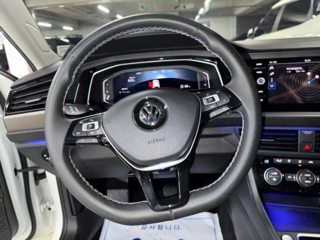 Volkswagen Jetta — photo 08