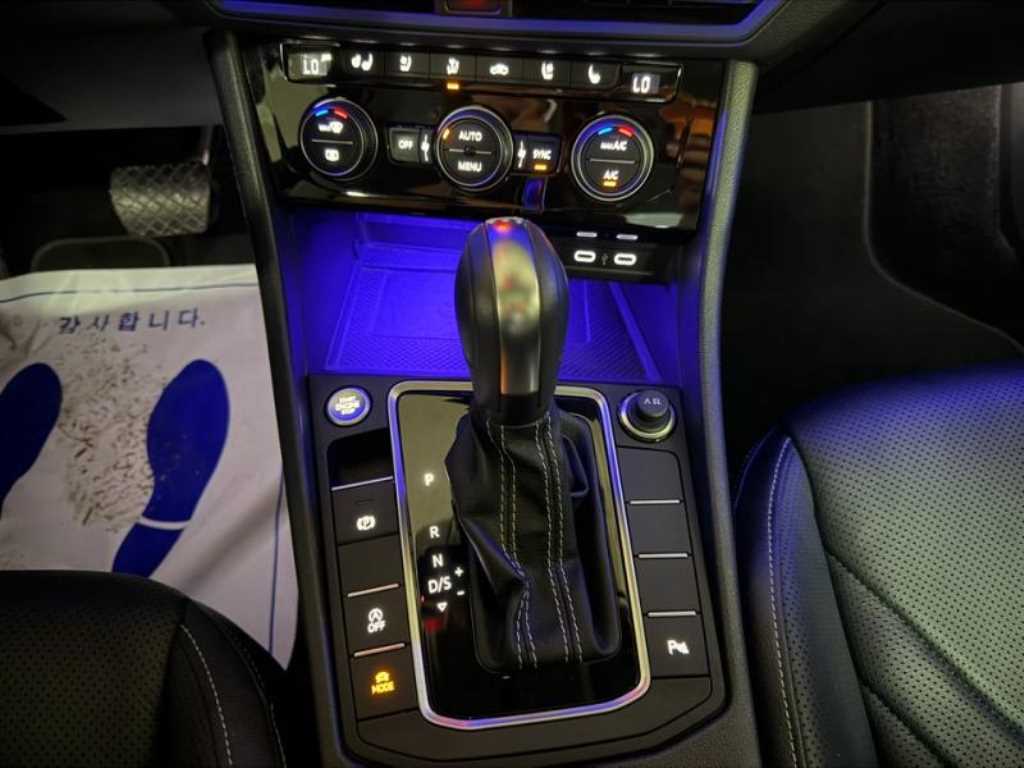 Volkswagen Jetta — photo 12