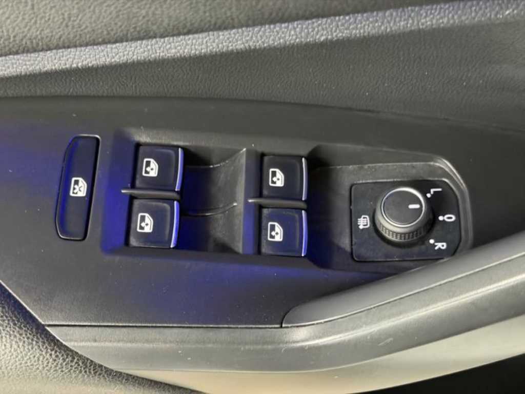 Volkswagen Jetta — photo 14