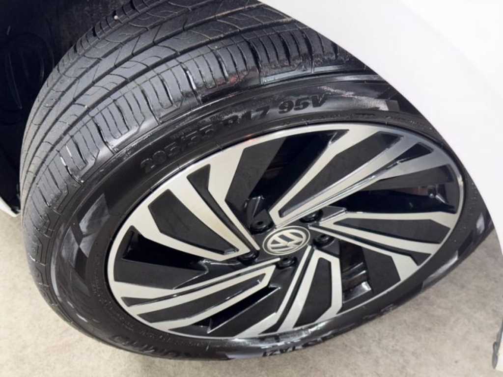 Volkswagen Jetta — photo 20