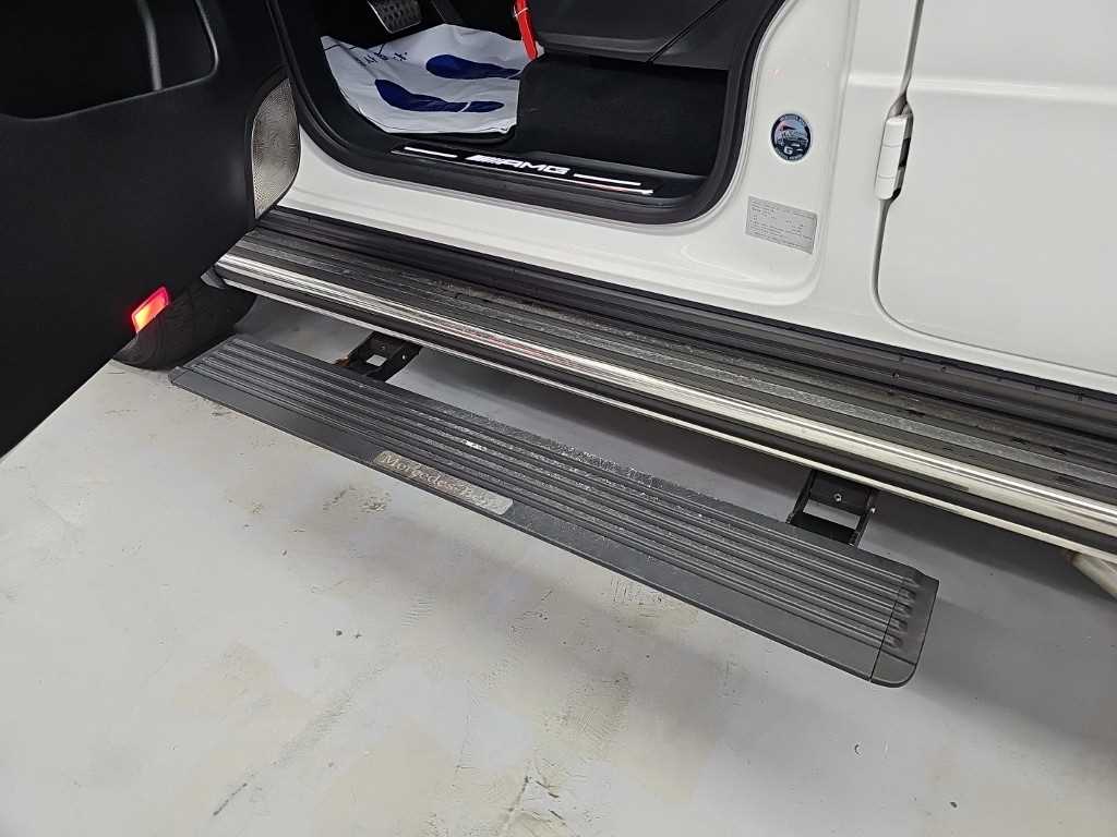 Mercedes-Benz G-Class — photo 14