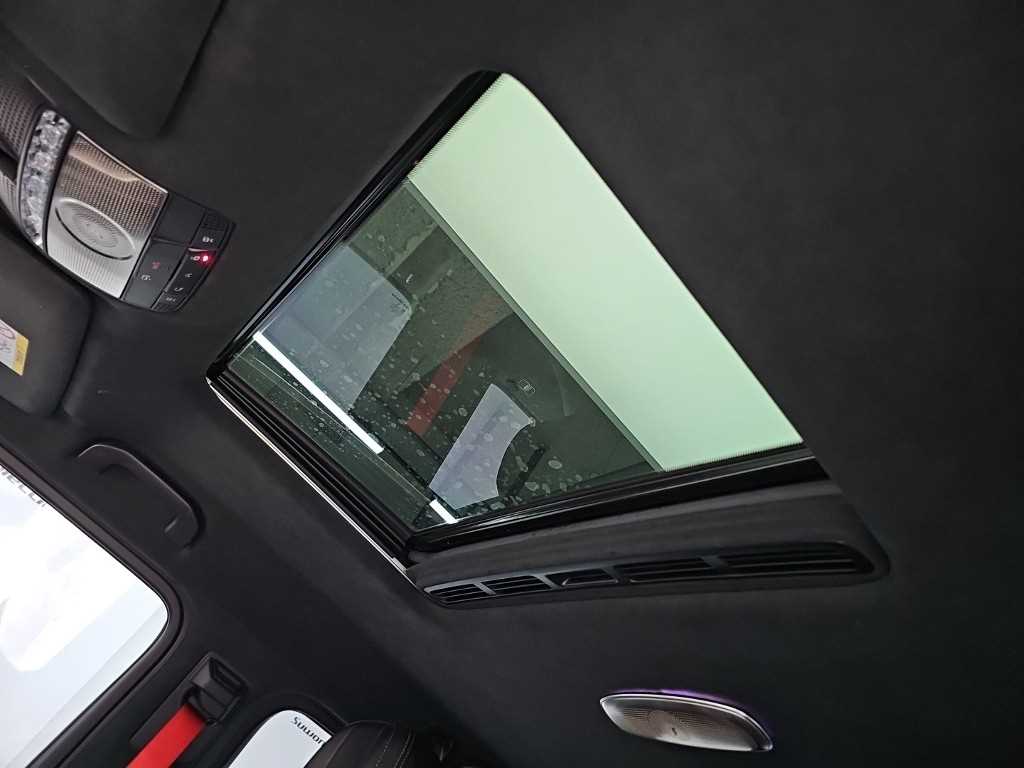 Mercedes-Benz G-Class — photo 15