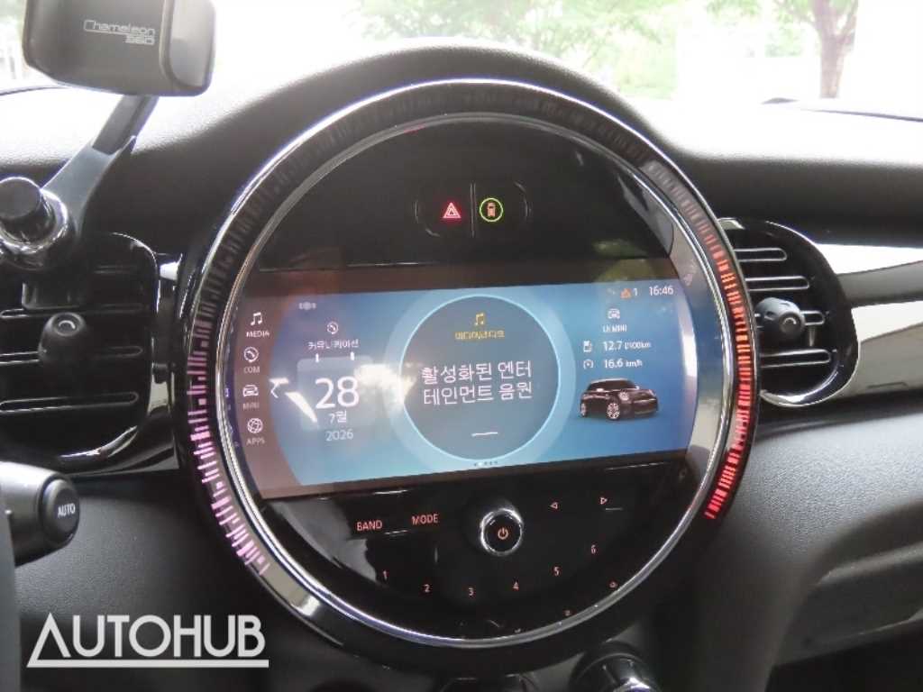 Mini Cooper — photo 10