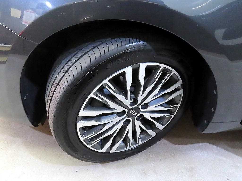 Kia K7 — photo 20