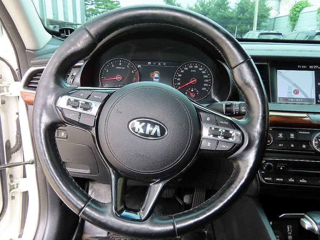 Kia K7 — photo 08