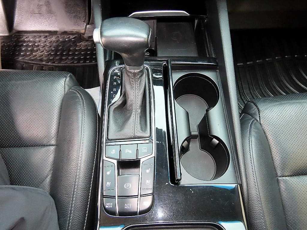 Kia K7 — photo 11
