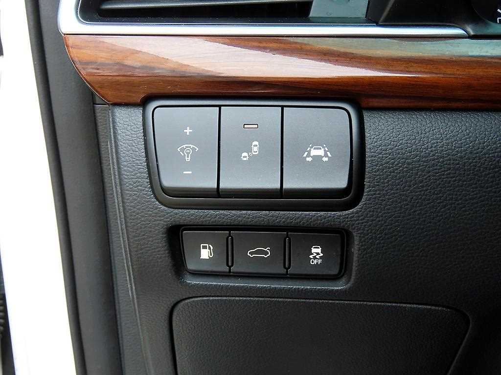 Kia K7 — photo 12