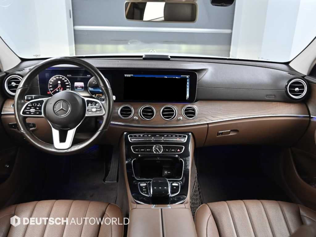 Mercedes-Benz E-Class — photo 07