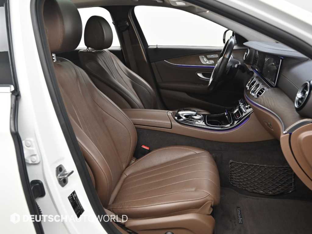 Mercedes-Benz E-Class — photo 09