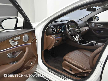 Mercedes-Benz E-Class — photo 10
