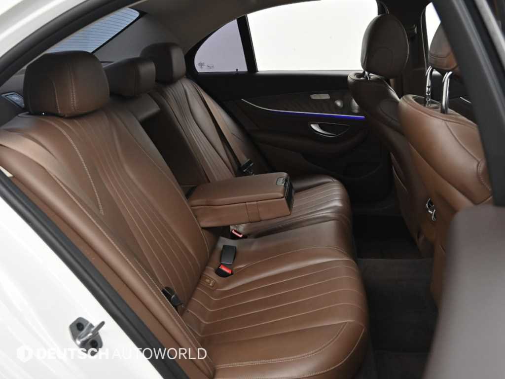 Mercedes-Benz E-Class — photo 11