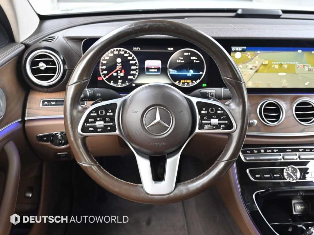 Mercedes-Benz E-Class — photo 12
