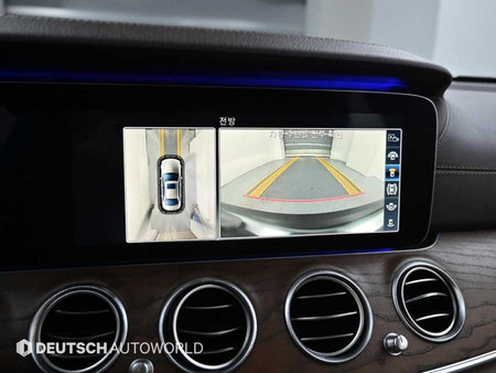 Mercedes-Benz E-Class — photo 14