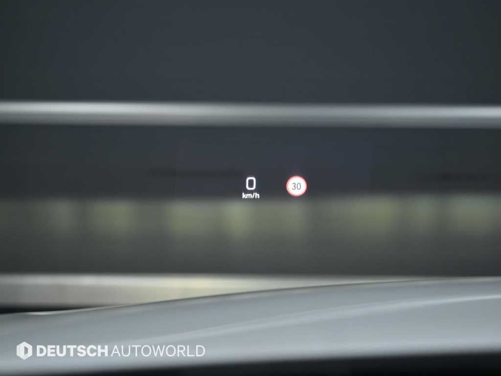 Mercedes-Benz E-Class — photo 16
