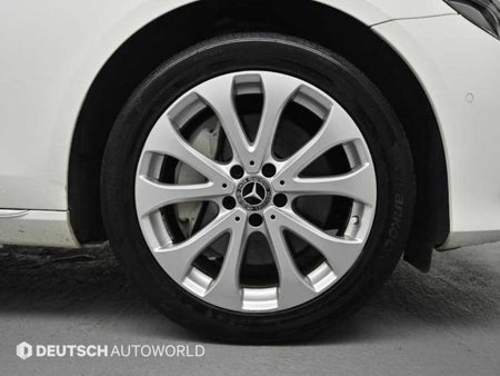 Mercedes-Benz E-Class — photo 19