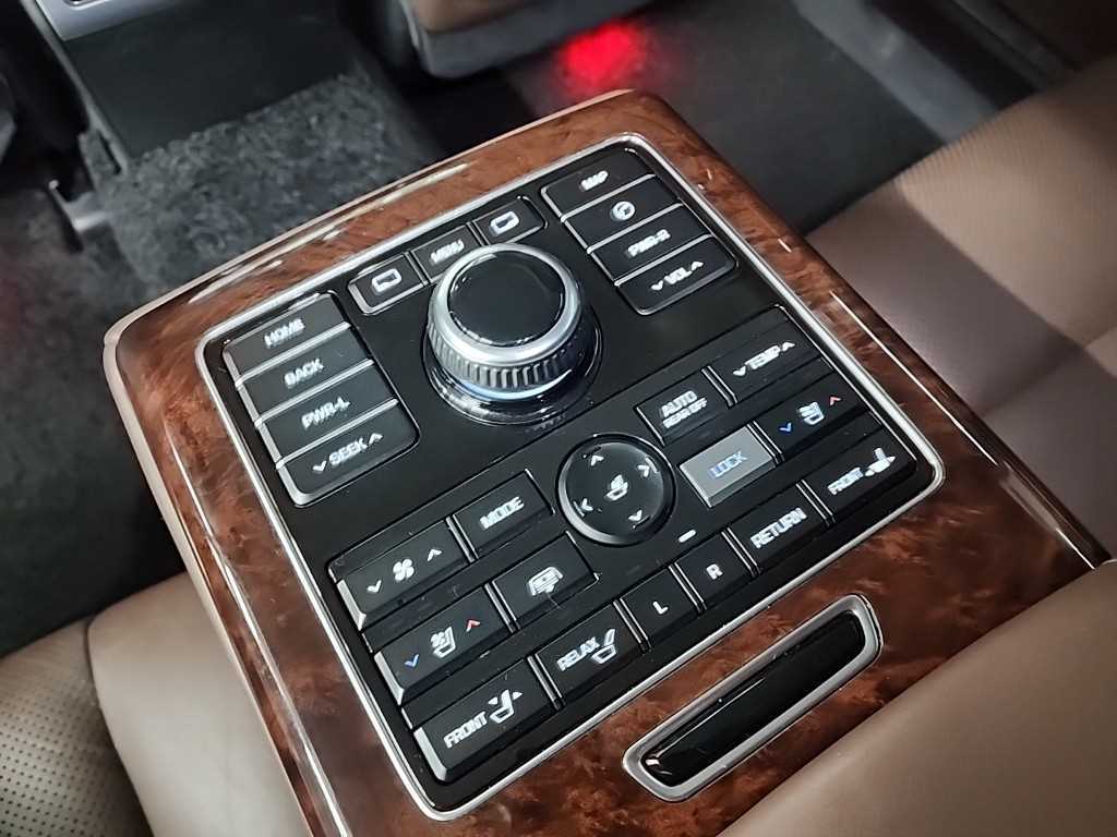 Hyundai Equus — photo 14