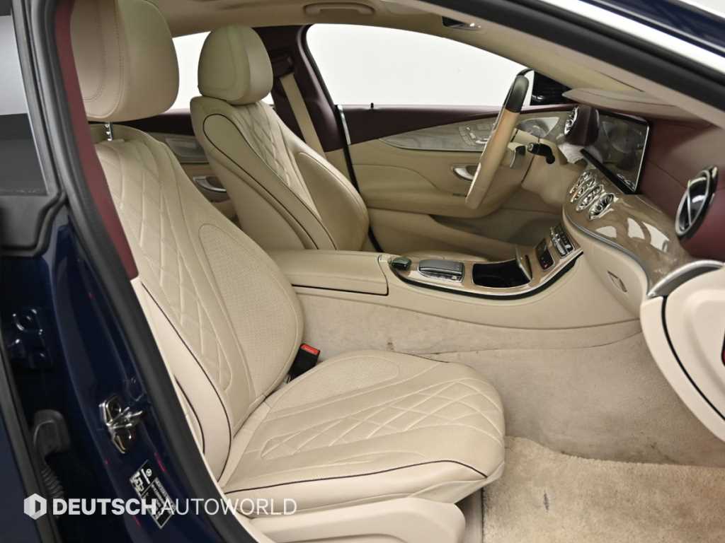 Mercedes-Benz CLS-Class — photo 10
