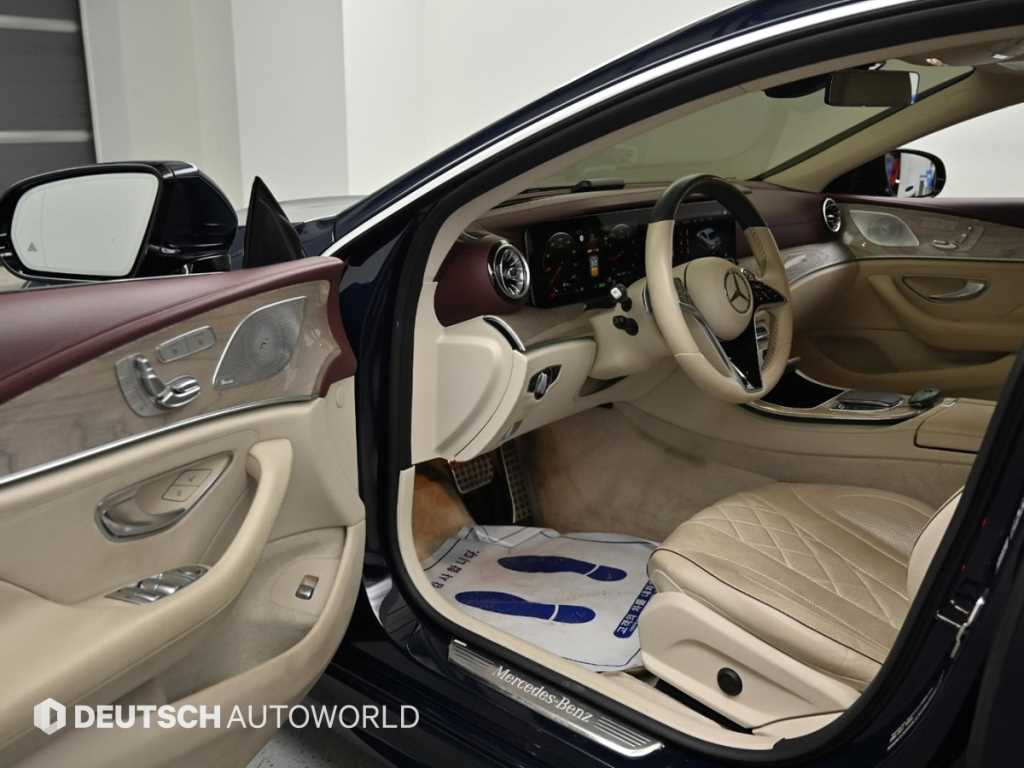 Mercedes-Benz CLS-Class — photo 11