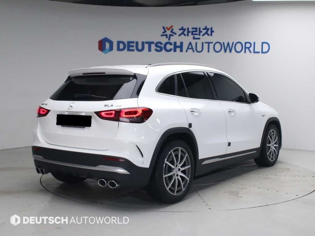 Mercedes-Benz GLA-Class — photo 02