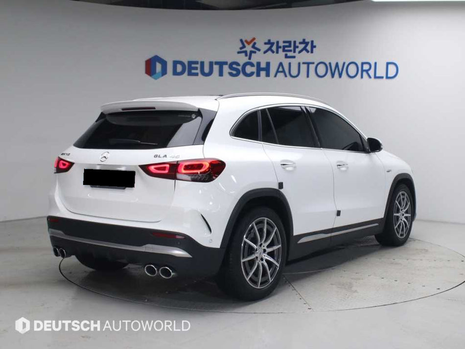 Mercedes-Benz GLA-Class — photo 02