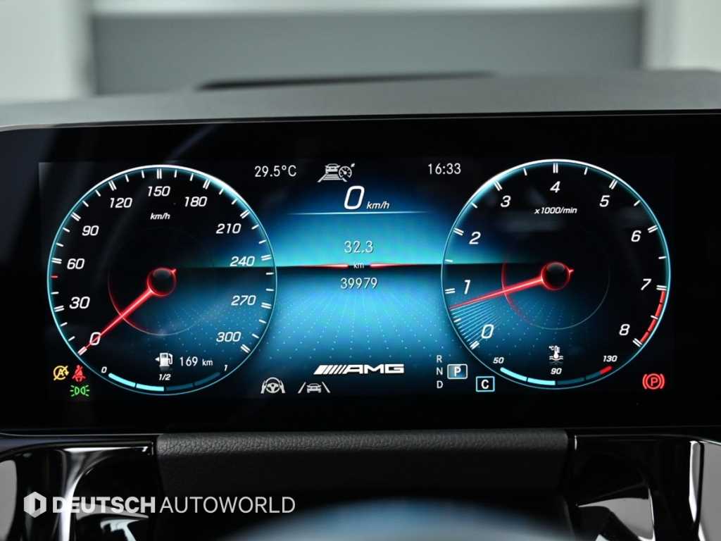 Mercedes-Benz GLA-Class — photo 08