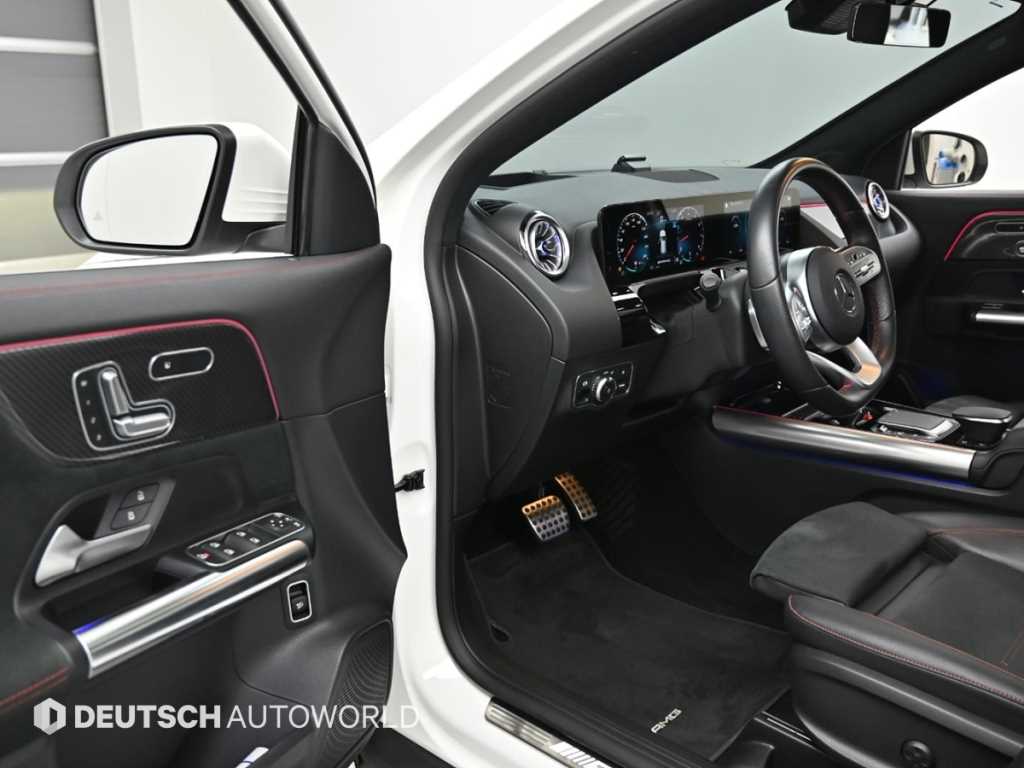 Mercedes-Benz GLA-Class — photo 11