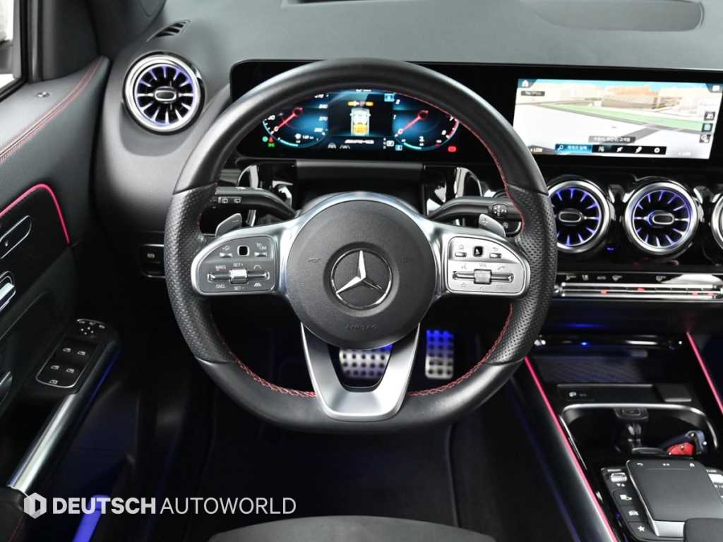 Mercedes-Benz GLA-Class — photo 13