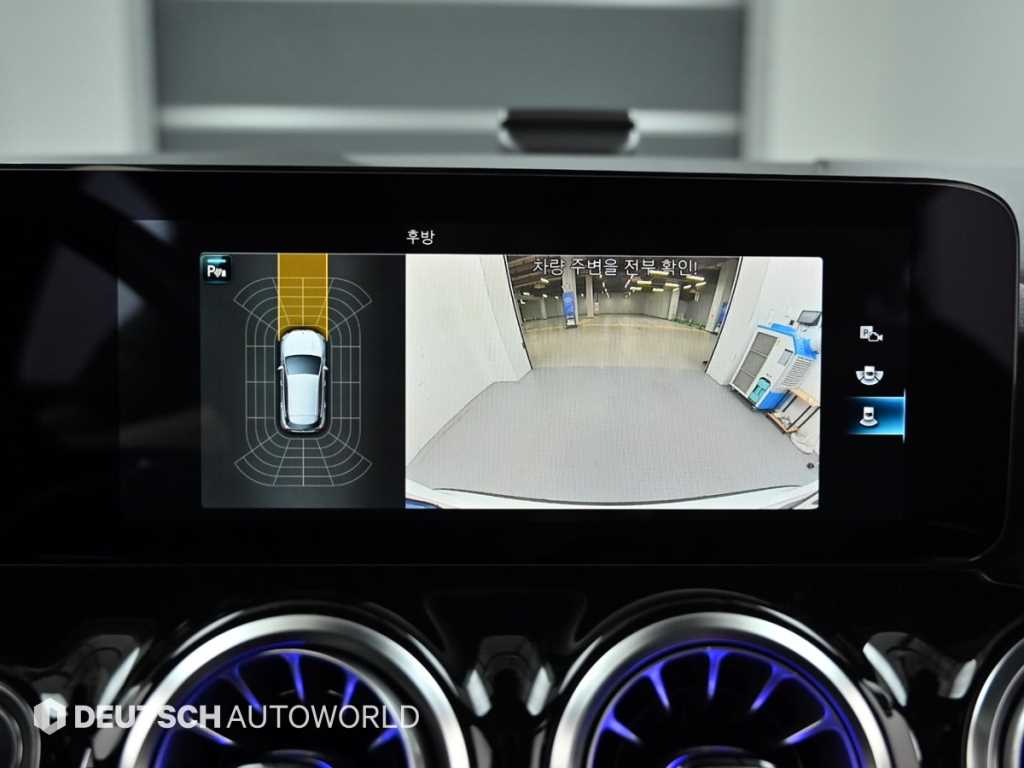 Mercedes-Benz GLA-Class — photo 15