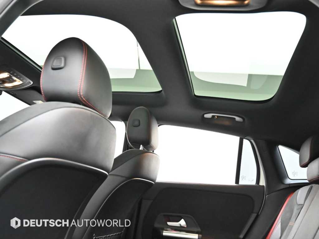 Mercedes-Benz GLA-Class — photo 18