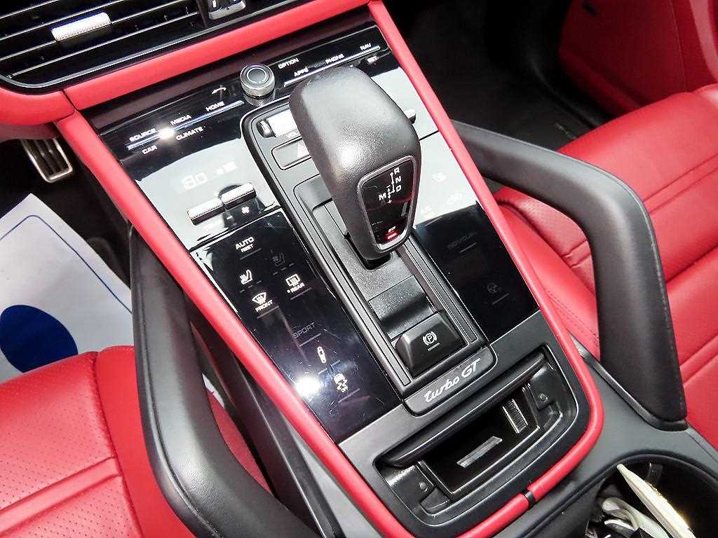 Porsche Cayenne — photo 11