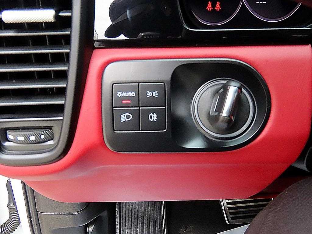 Porsche Cayenne — photo 13