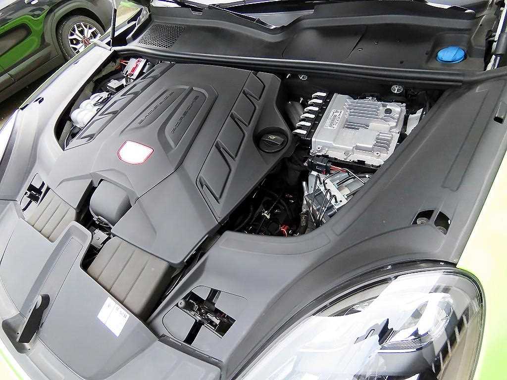 Porsche Cayenne — photo 19