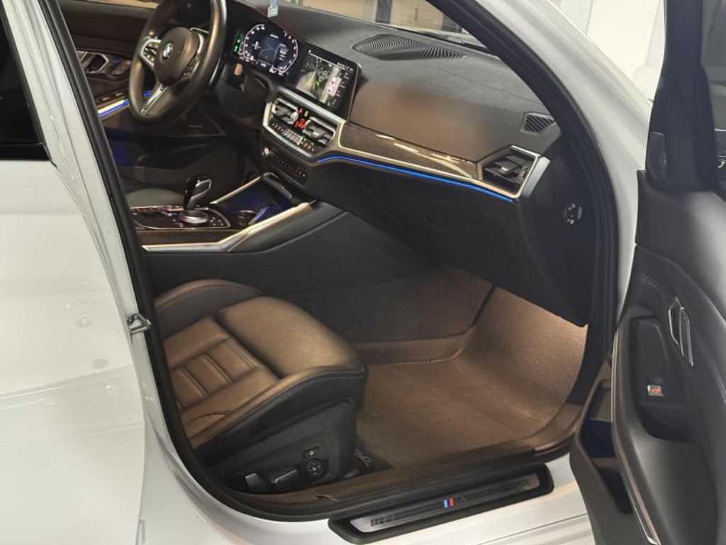 BMW 3-Series — photo 15