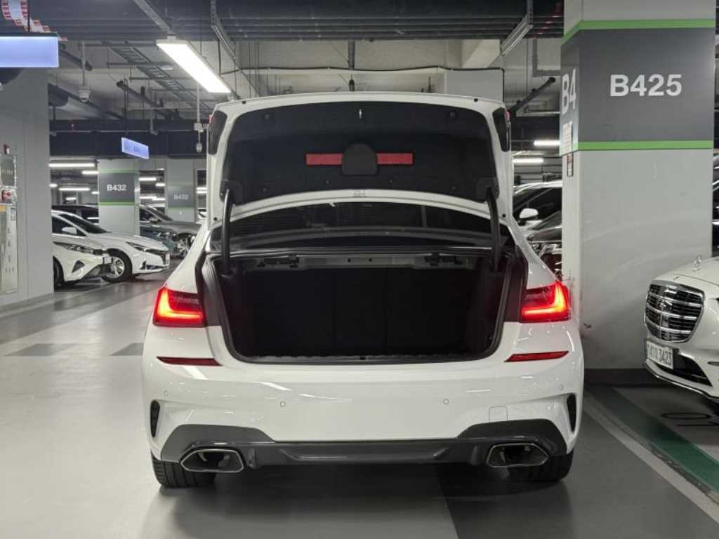 BMW 3-Series — photo 18