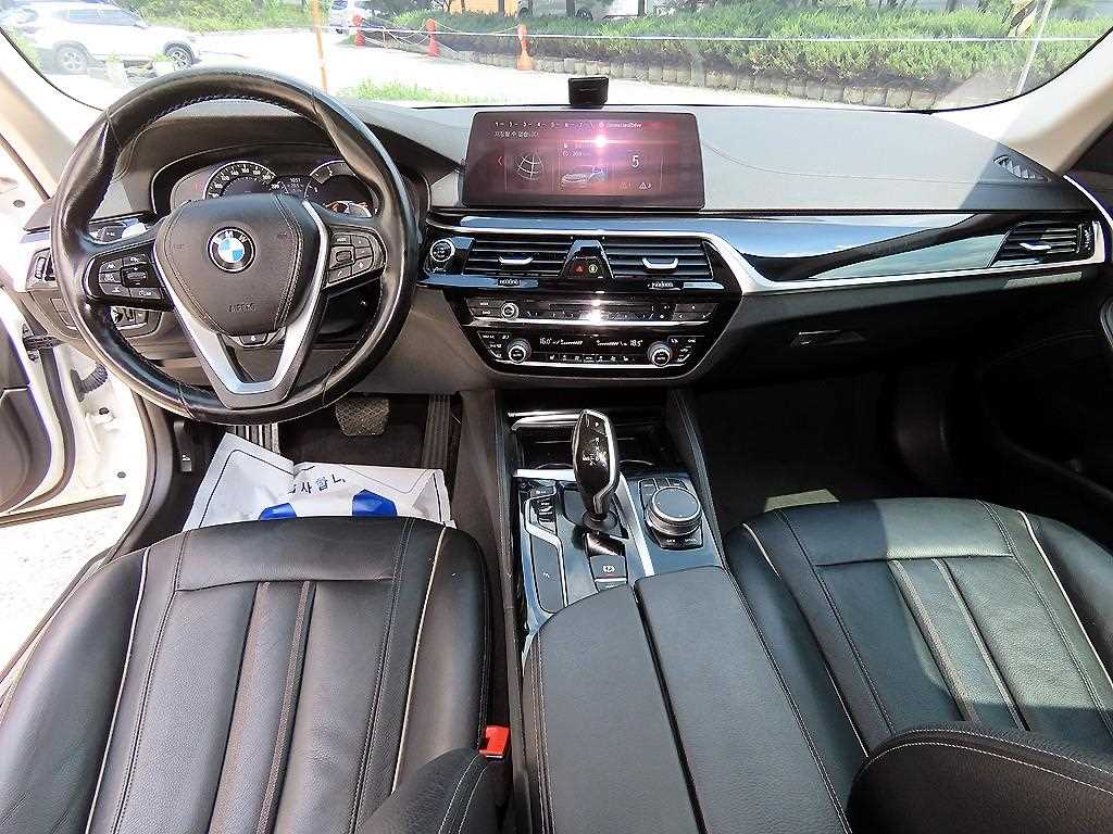BMW 5-Series — photo 07
