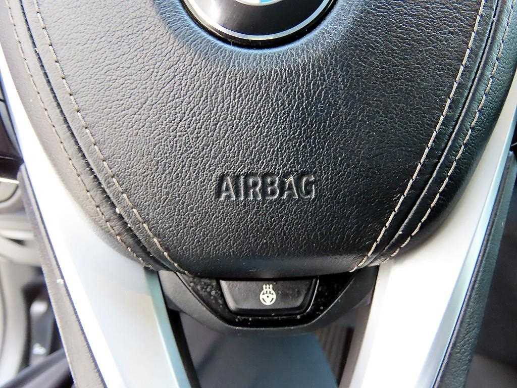 BMW 5-Series — photo 13