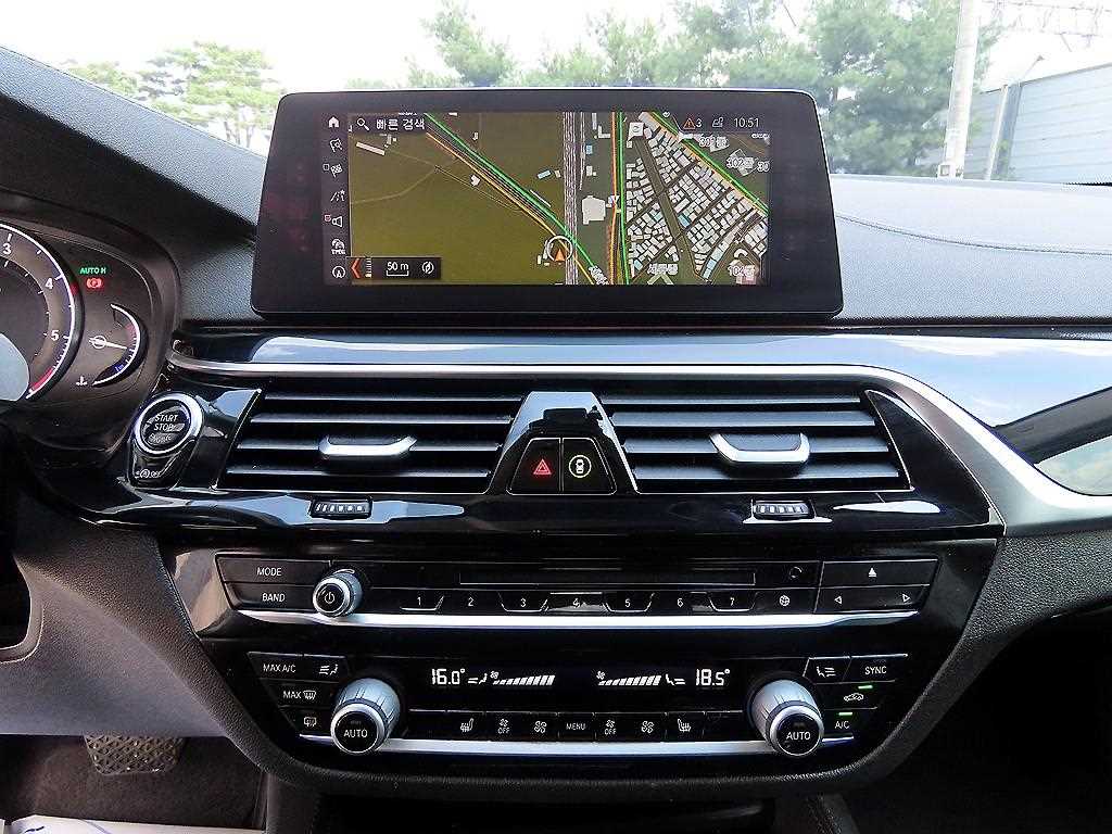 BMW 5-Series — photo 14