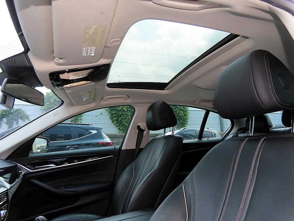 BMW 5-Series — photo 17
