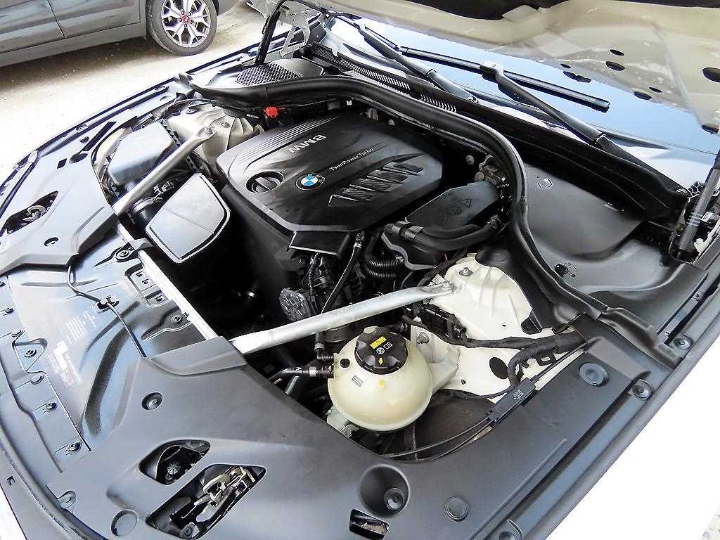 BMW 5-Series — photo 19