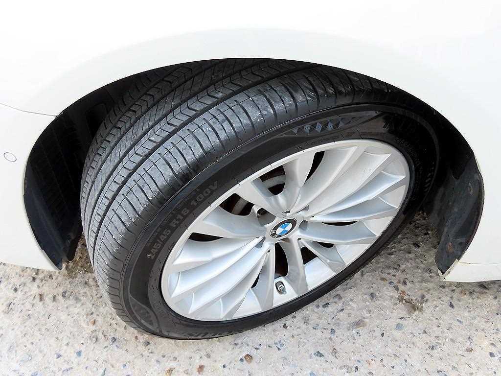 BMW 5-Series — photo 20