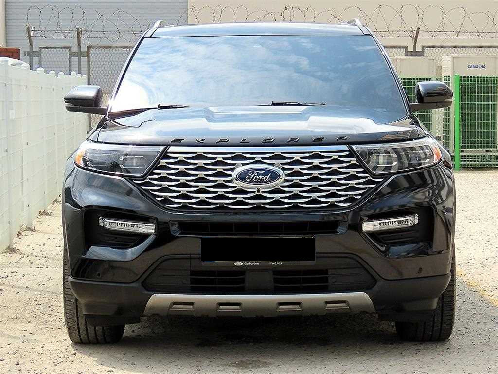 Ford Explorer — photo 01