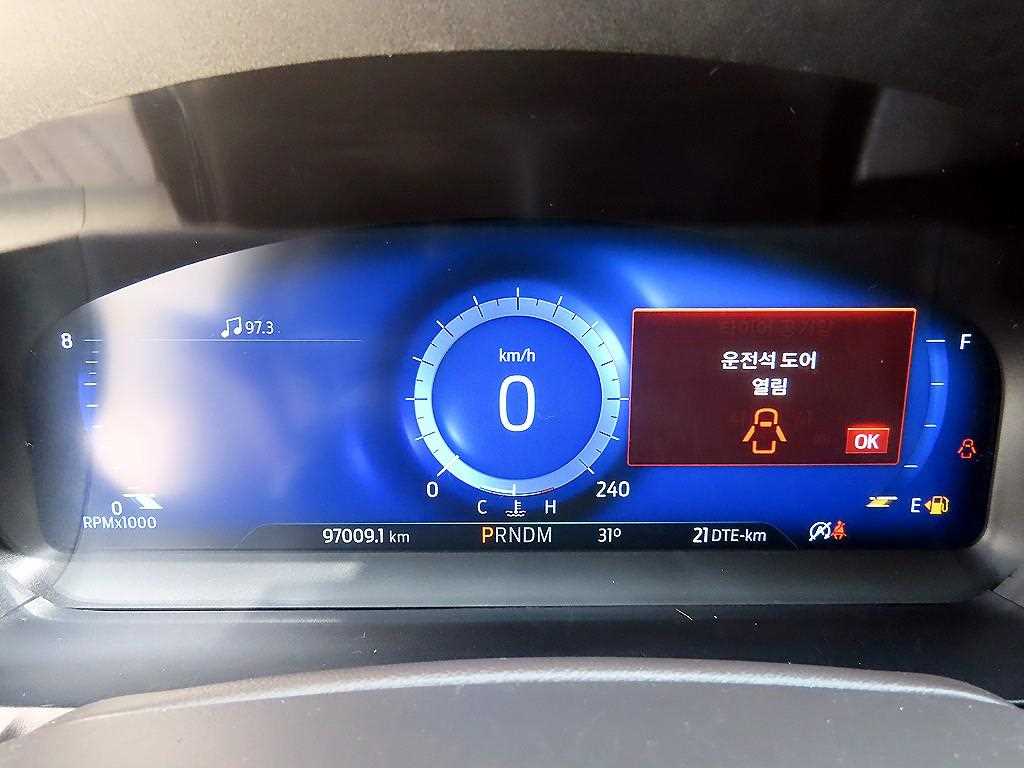 Ford Explorer — photo 09