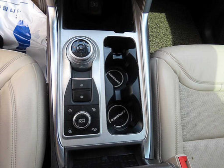 Ford Explorer — photo 10