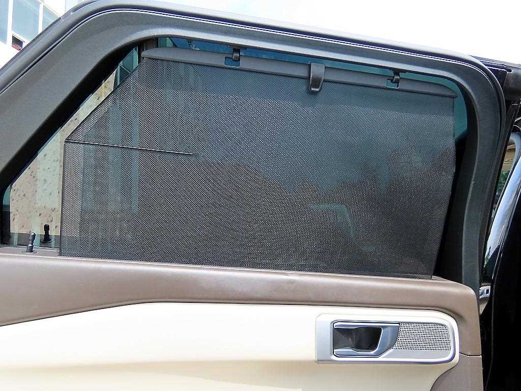 Ford Explorer — photo 14