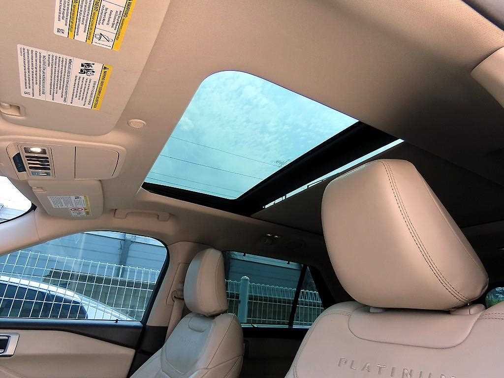 Ford Explorer — photo 16