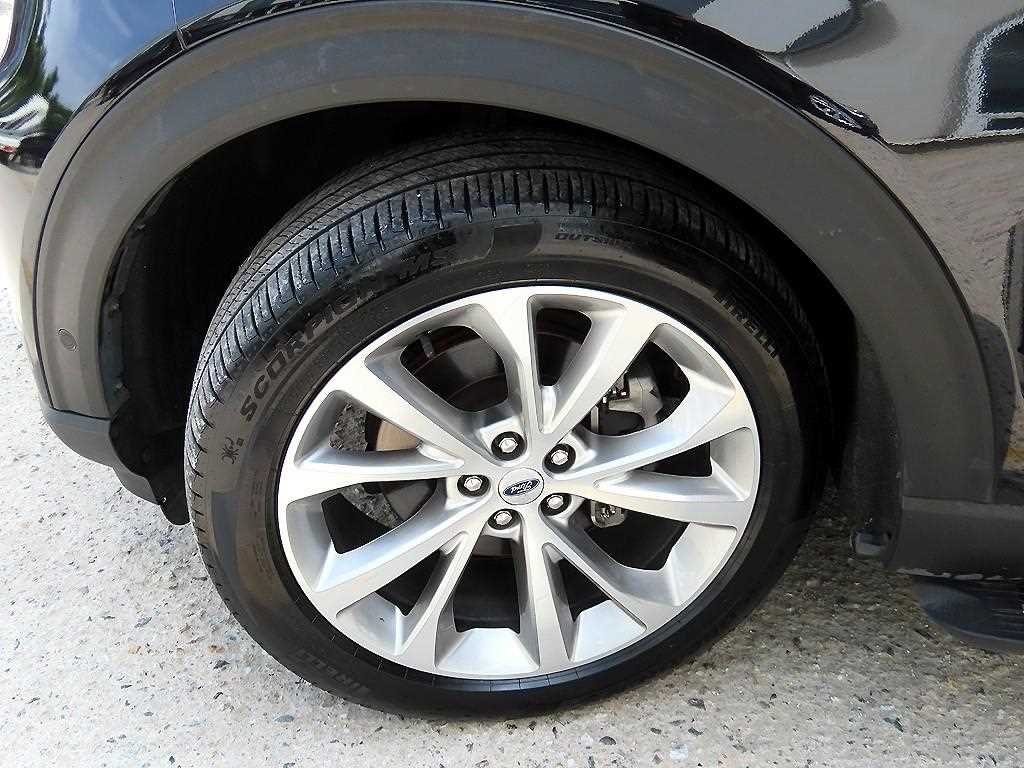 Ford Explorer — photo 20