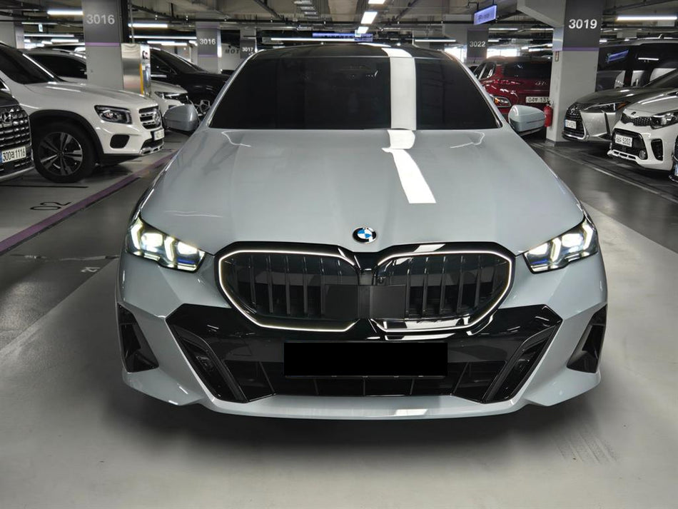 BMW 5-Series — photo 01